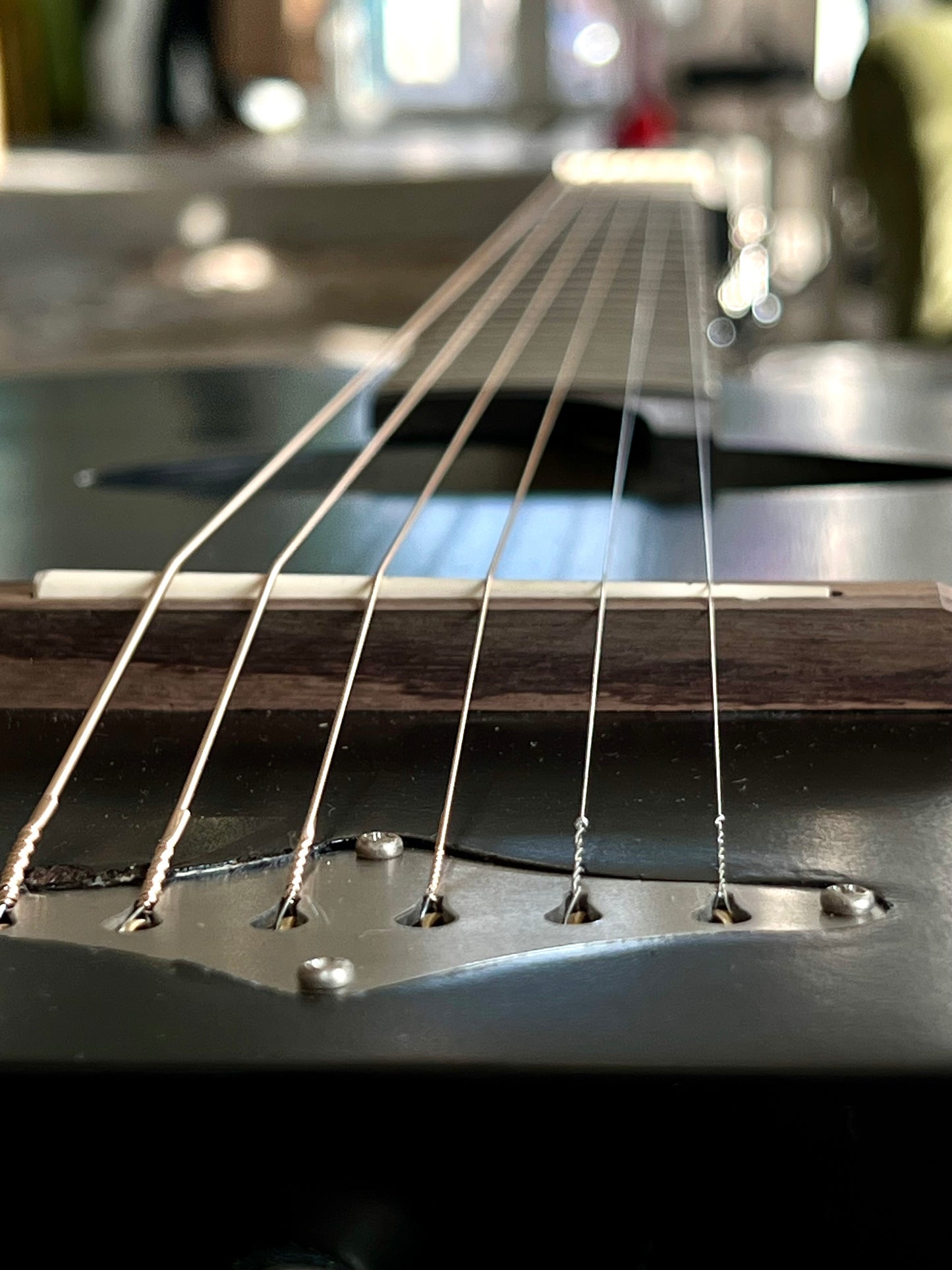 BugsGear silent steel string ģitāra ar piezo skaņas noņēmēju, bluetooth, izeju austiņām un soma