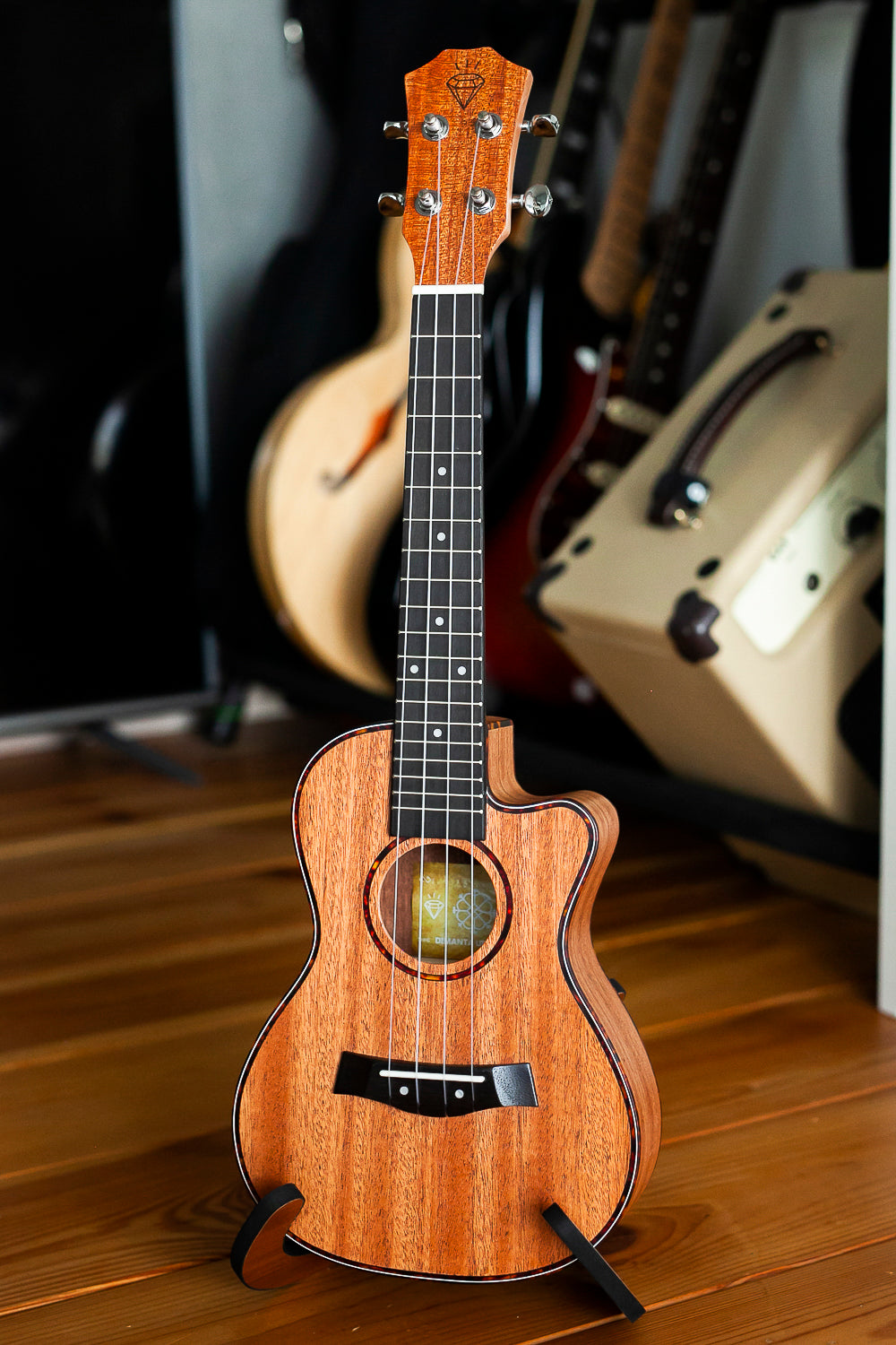 Diamond Cutaway Koncerta izmēraukulele Mahogany