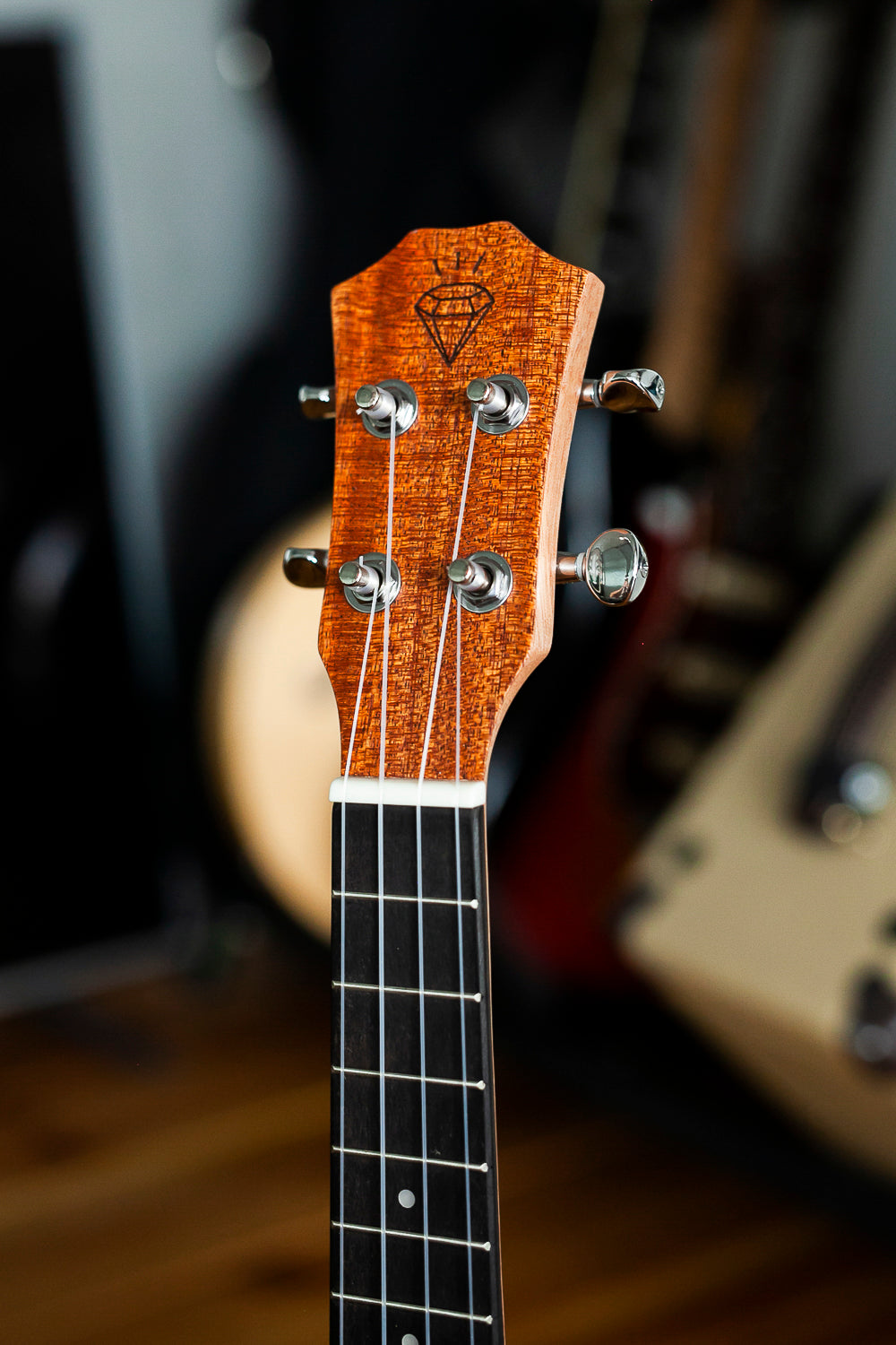 Diamond Cutaway Koncerta izmēraukulele Mahogany