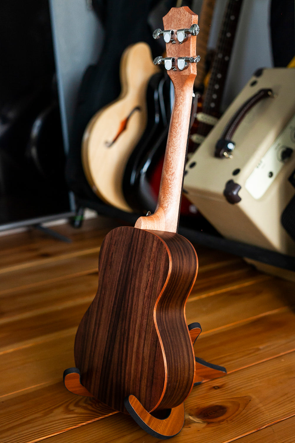 Diamond K Koncerta izmēra Solid Spruce Top + Rosewood Katrīna Dimanta Signature