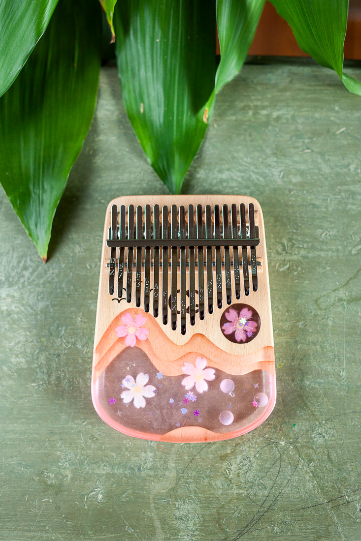 Experience the Beauty of Music with Our 17 Key Kalimba - Solid Wood and Acrylic Design with Complete Kit