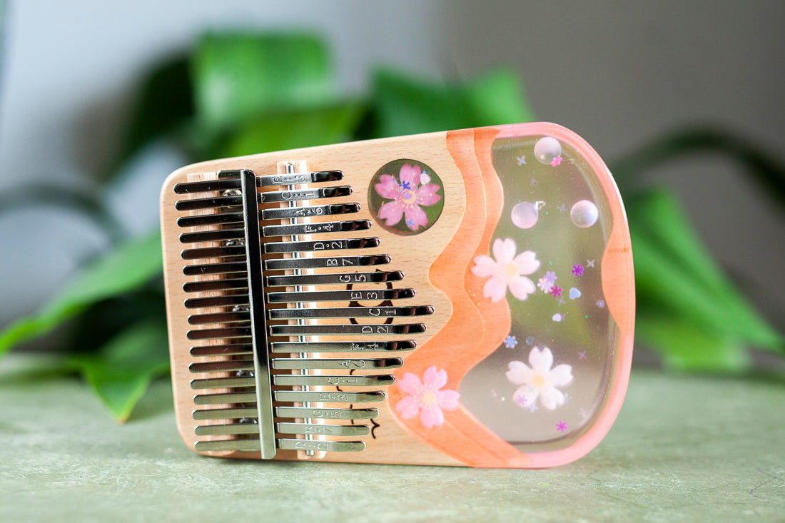 Experience the Beauty of Music with Our 17 Key Kalimba - Solid Wood and Acrylic Design with Complete Kit
