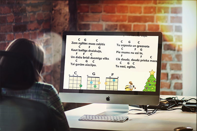 PDF Dziesmu grāmata 17 Ziemassvētku dziesmas (TIKAI AR AKORDIEM UKULELEI)