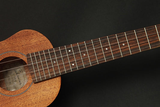 Takamine akustiski elektriskā EGU-T1 Tenora izmēra Ukulele ar EQ skaņas noņēmēju