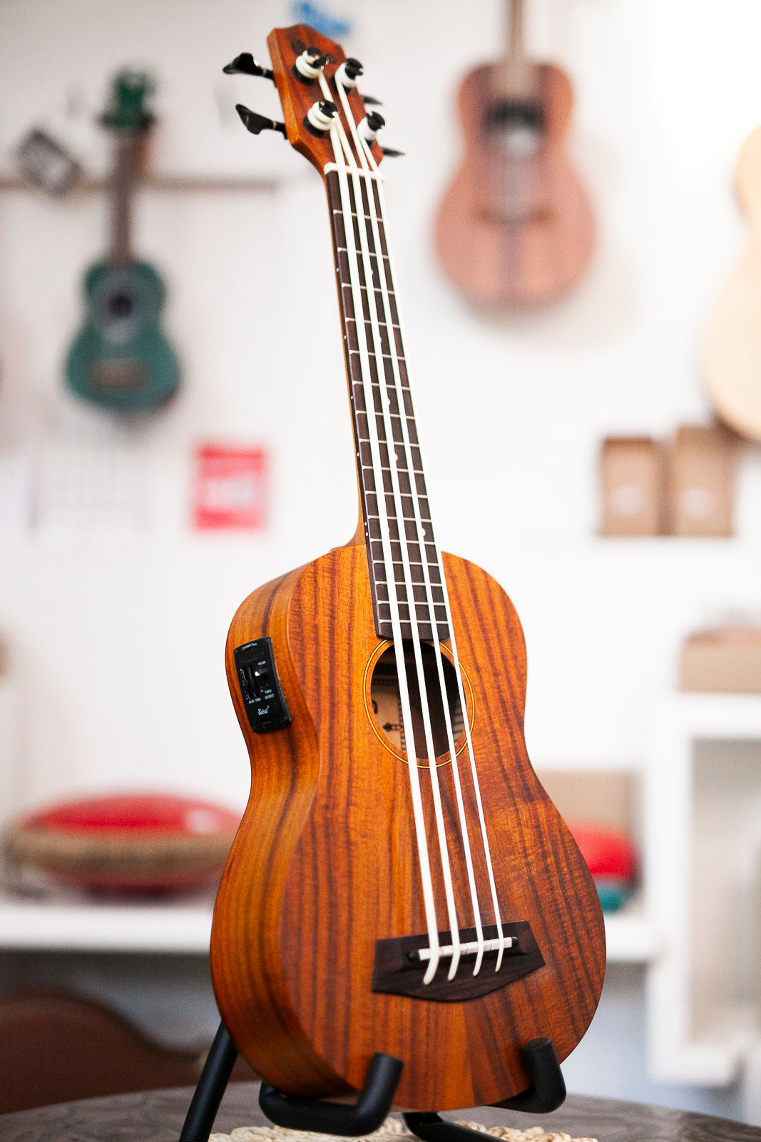 UMA ukulele bass UB-K1NS