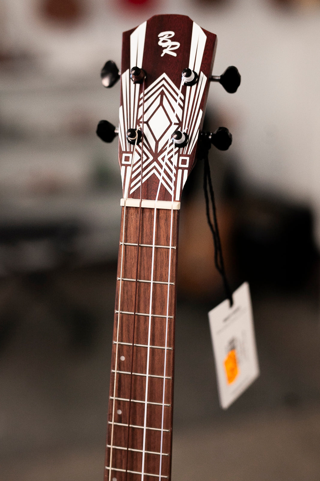 Baton Rouge UV11-T-SCR Tenora ukulele Ar DGBE (Baritona) stigam un Skaņu Noņēmēju