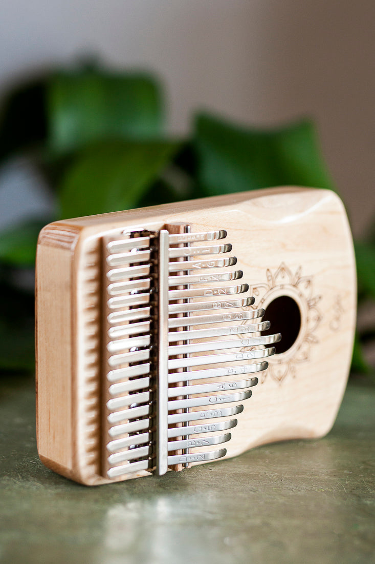 Professional Hollow Body Electric Kalimba Solid Maple Wood 17 Keys Comes with Hard Case and Accessories