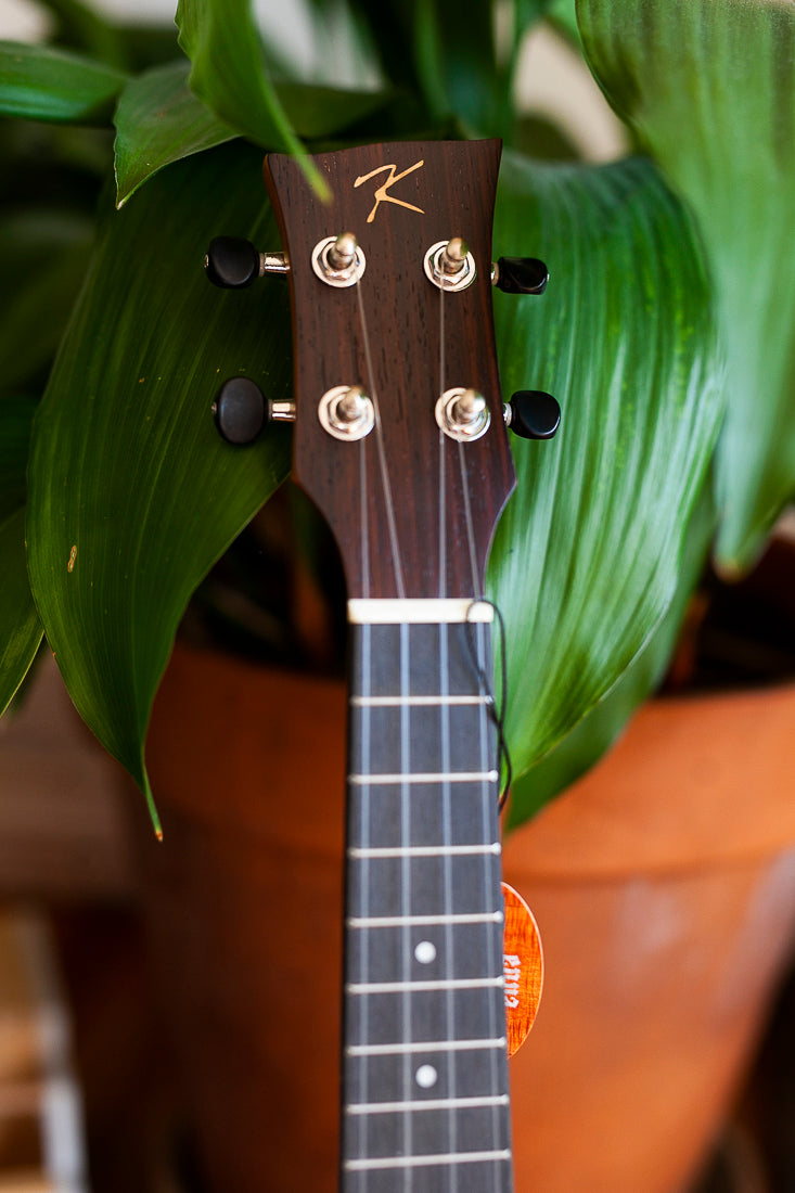 ENYA KUS28D Solid Engelman Spruce Top Soprāna Ukulele Ar Somu