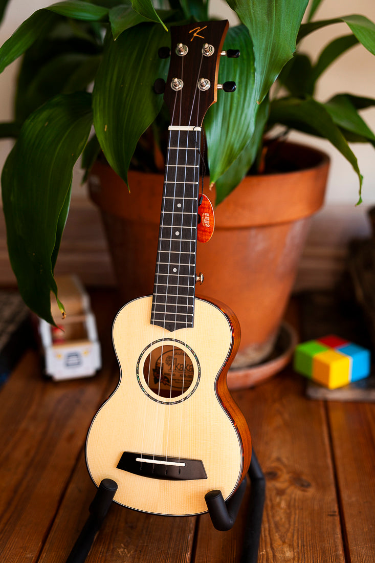 ENYA KUS28D Solid Engelman Spruce Top Soprāna Ukulele Ar Somu
