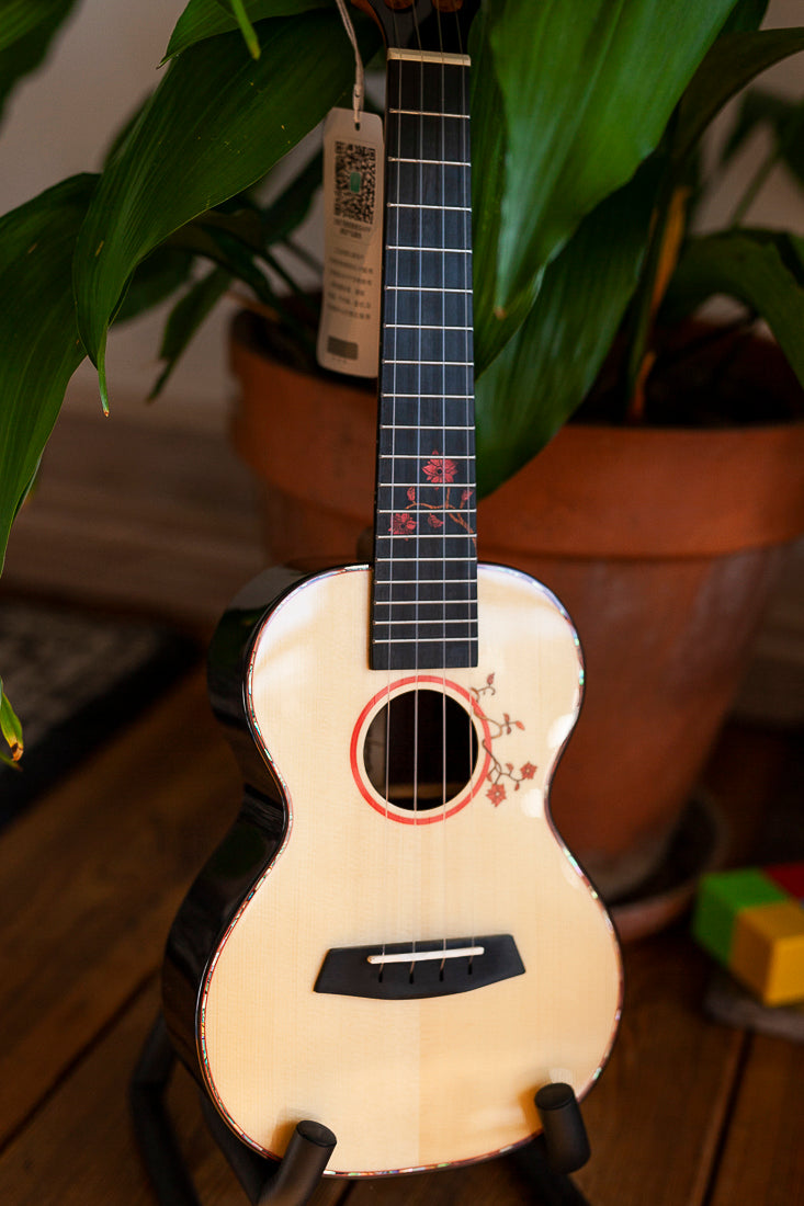 ENYA EUC-S1 Koncerta UKULELE SOLID ENGELMAN SPRUCE TOP / SOLID INDONESAN ROSEWOOD AR SOMU 